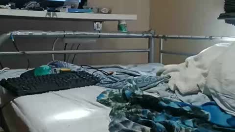 Snapshot of olivier_21 chatting on 11.22.25 olivier_21 online show from 11.22.25