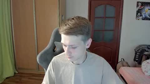 Snapshot of olvr_zoolander chatting on 09.10.25 Oliver and Mira online show from 09.10.25