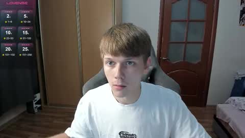 Snapshot of olvr_zoolander chatting on 11.10.25 Oliver and Mira online show from 11.10.25