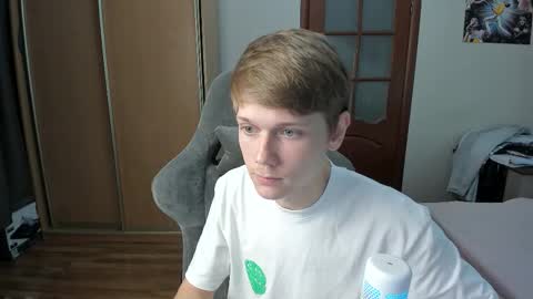 Snapshot of olvr_zoolander chatting on 11.17.25 Oliver and Mira online show from 11.17.25