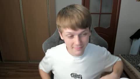 Snapshot of olvr_zoolander chatting on 11.25.25 Oliver and Mira online show from 11.25.25