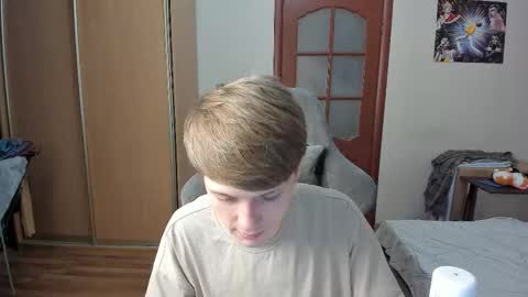 Snapshot of olvr_zoolander chatting on 12.01.25 Oliver and Mira online show from 12.01.25