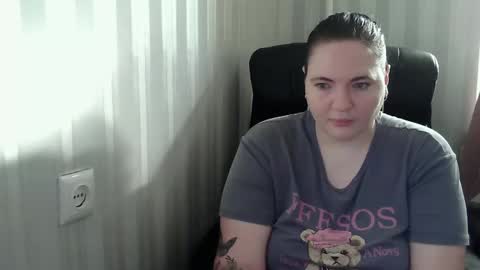 Snapshot of olyaandnetty chatting on 10.27.25 OlyaAndNetty online show from 10.27.25