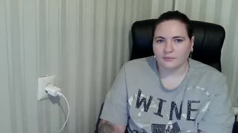 Snapshot of olyaandnetty chatting on 10.27.25 OlyaAndNetty online show from 10.27.25