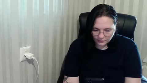 Snapshot of olyaandnetty chatting on 10.28.25 OlyaAndNetty online show from 10.28.25