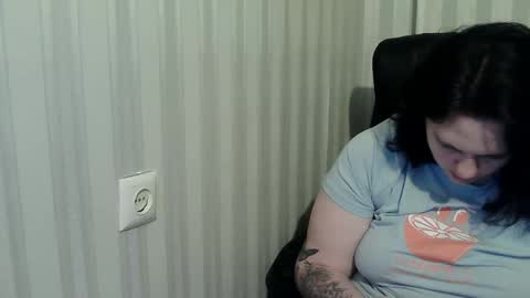 Snapshot of olyaandnetty chatting on 10.31.25 OlyaAndNetty online show from 10.31.25