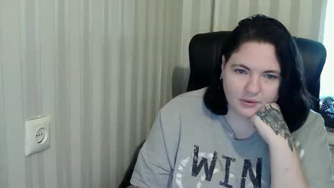 Snapshot of olyaandnetty chatting on 11.01.25 OlyaAndNetty online show from 11.01.25