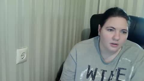 Snapshot of olyaandnetty chatting on 11.02.25 OlyaAndNetty online show from 11.02.25