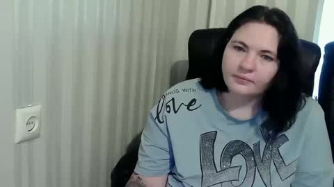 Snapshot of olyaandnetty chatting on 11.06.25 OlyaAndNetty online show from 11.06.25