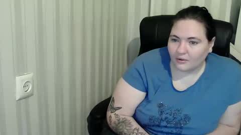 Snapshot of olyaandnetty chatting on 11.07.25 OlyaAndNetty online show from 11.07.25