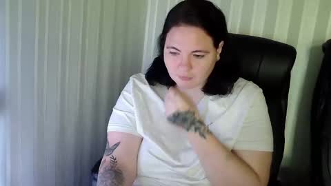 Snapshot of olyaandnetty chatting on 11.14.25 OlyaAndNetty online show from 11.14.25