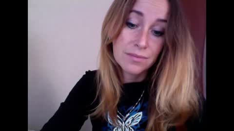 Snapshot of olyra11 chatting on 10.07.25 olyra11 online show from 10.07.25