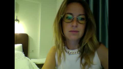 Snapshot of olyra11 chatting on 01.06.26 olyra11 online show from 01.06.26