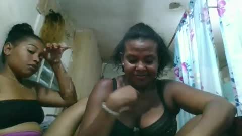 Snapshot of olyvienne90 chatting on 11.26.25 olyvienne90 online show from 11.26.25