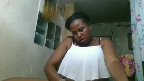 Snapshot of olyvienne90 chatting on 11.28.25 olyvienne90 online show from 11.28.25