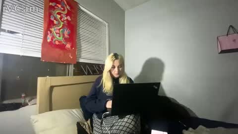 omathena11_11 online show from 02.12.25