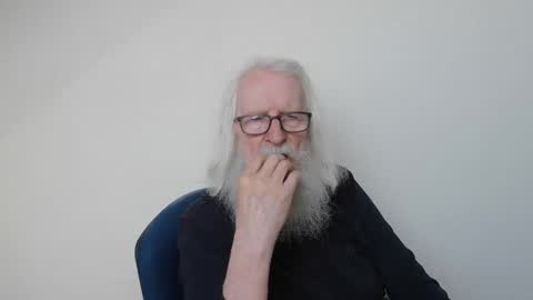 Snapshot of onanister chatting on 05.16.26 Somewhere over the rainbow online show from 05.16.26