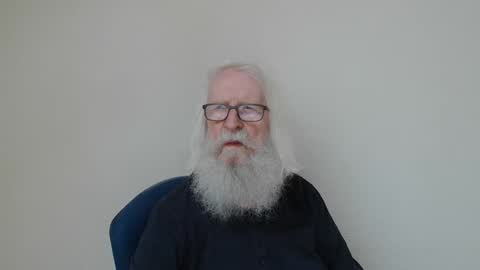 Snapshot of onanister chatting on 05.18.26 Somewhere over the rainbow online show from 05.18.26