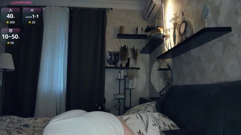 Snapshot of one_1ove chatting on 11.28.25 Ana online show from 11.28.25