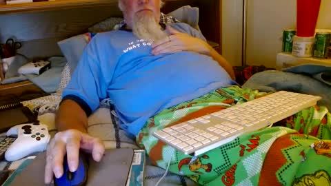 Snapshot of onemattu chatting on 10.19.25 Mattu online show from 10.19.25
