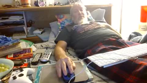 Snapshot of onemattu chatting on 10.25.25 Mattu online show from 10.25.25