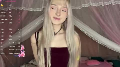 Snapshot of onlyeva1 chatting on 04.20.26 Eva online show from 04.20.26