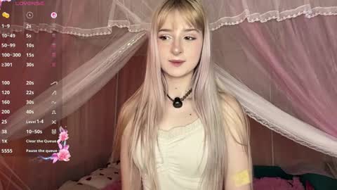 Snapshot of onlyeva1 chatting on 04.21.26 Eva online show from 04.21.26
