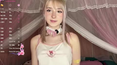 Snapshot of onlyeva1 chatting on 04.22.26 Eva online show from 04.22.26