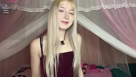 Snapshot of onlyeva1 chatting on 05.01.26 Eva online show from 05.01.26