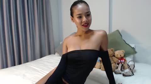 Lily Peach  -   online show from 02.24.25