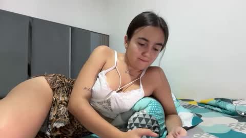 PAREJA LATINA JOVEN MUY CACHONDOS online show from 04.02.26