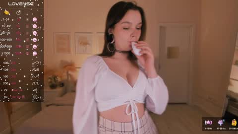 Snapshot of ooops_boobs chatting on 01.22.25 Chloe follow me online show from 01.22.25