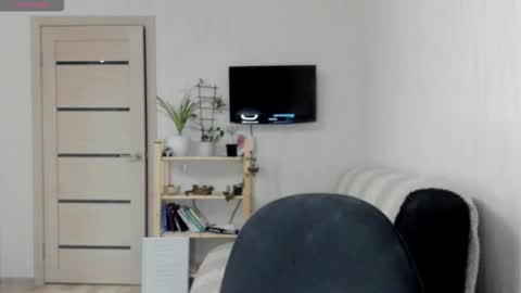 Snapshot of oops_britney chatting on 09.18.25 Britney online show from 09.18.25