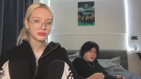 Bella and John online show from 12.04.25