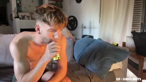 Snapshot of oreoboys chatting on 10.10.25 OreoBoys online show from 10.10.25