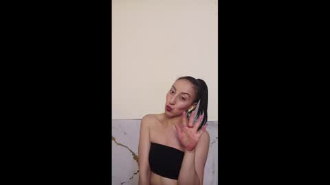 Snapshot of oriana_111 chatting on 06.14.26 oriana_111 online show from 06.14.26