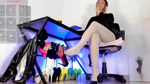 Snapshot of orianaflores chatting on 11.04.25 You can call me Sussana online show from 11.04.25