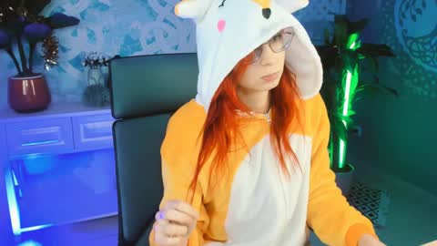 Orianna -  Hi Im into geek culture cosplay crafting LARP games. Shall we play DnD online show from 01.11.25