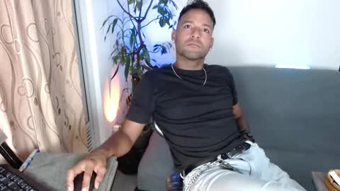 Snapshot of orlando_horny chatting on 10.08.25 orlando_horny online show from 10.08.25