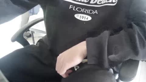 Snapshot of orobrus chatting on 01.12.25 Oroborus online show from 01.12.25