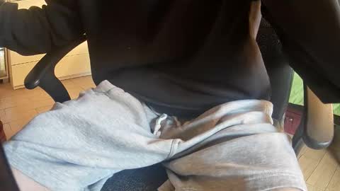 Snapshot of orobrus chatting on 11.05.25 Oroborus online show from 11.05.25