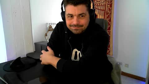 Snapshot of oscarleo chatting on 02.22.26 the venetian online show from 02.22.26