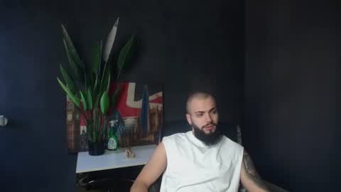 Snapshot of oscarwills chatting on 06.17.26 OscarWills online show from 06.17.26