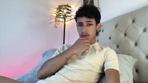 ostin 18hot online show from 12.22.25