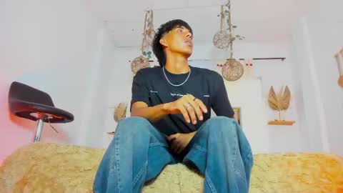 Snapshot of ousuke_noir chatting on 07.18.26 theo online show from 07.18.26