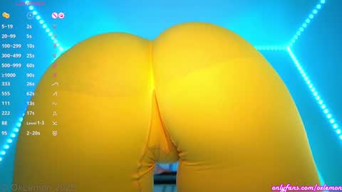 Snapshot of oxlemon chatting on 02.16.25 oxlemon online show from 02.16.25