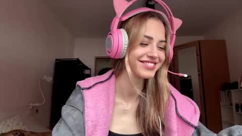 Snapshot of ozellagranville chatting on 02.05.26 Eva online show from 02.05.26