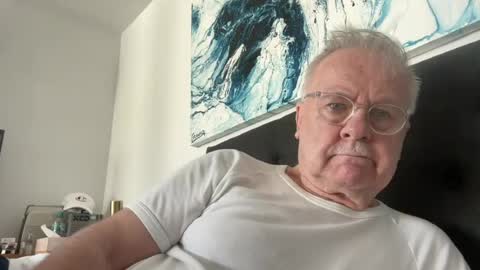 Snapshot of ozhairybearxxxx chatting on 07.15.26 ozhairybearxxxx online show from 07.15.26