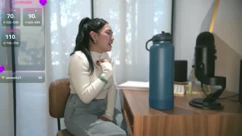 Snapshot of ozhmara chatting on 10.30.25 ozhmara online show from 10.30.25