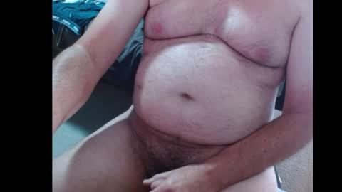 Snapshot of ozzieozzieoi chatting on 04.22.26 HairyolOz online show from 04.22.26